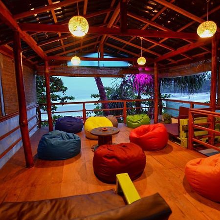 Palm Leaf Surf Cafe Galle Exterior photo