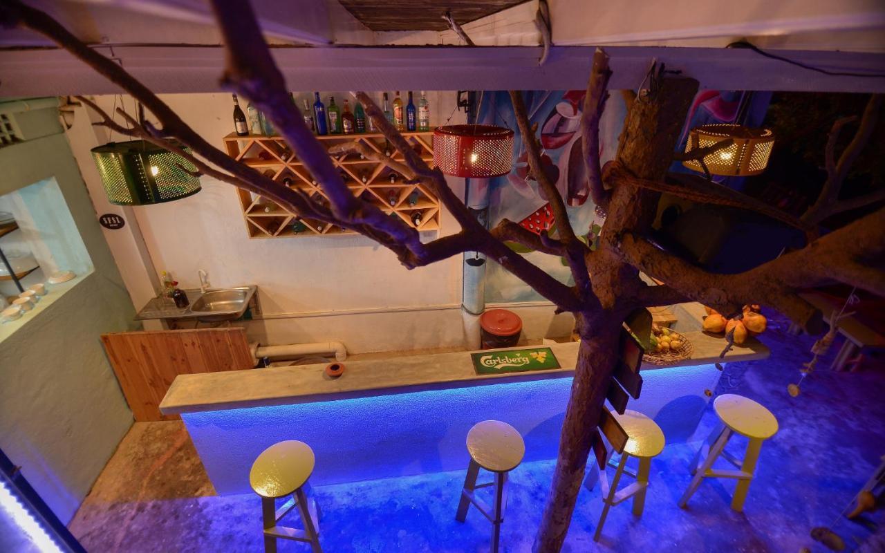 Palm Leaf Surf Cafe Galle Exterior photo
